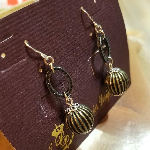 NEW Premier Designs Antique Style Dangling Earrings - Picture 2 of 4